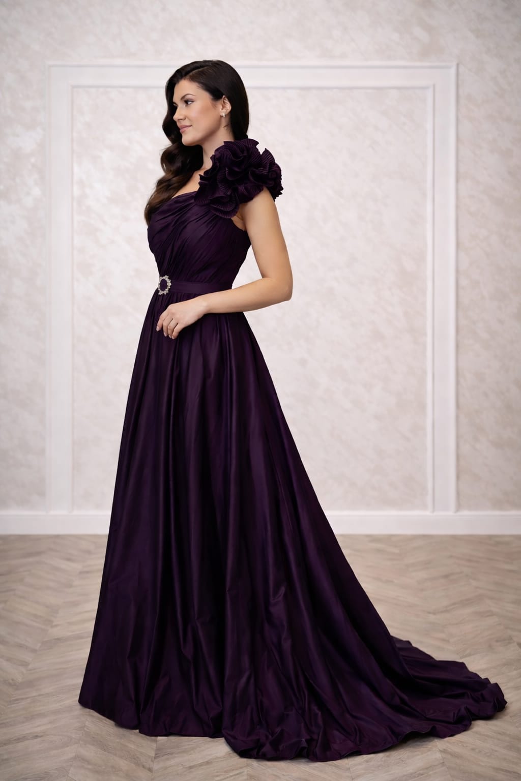 Rochia Casia – Rochie eleganta de seara din tafta creponata, cu crapatura pe picior