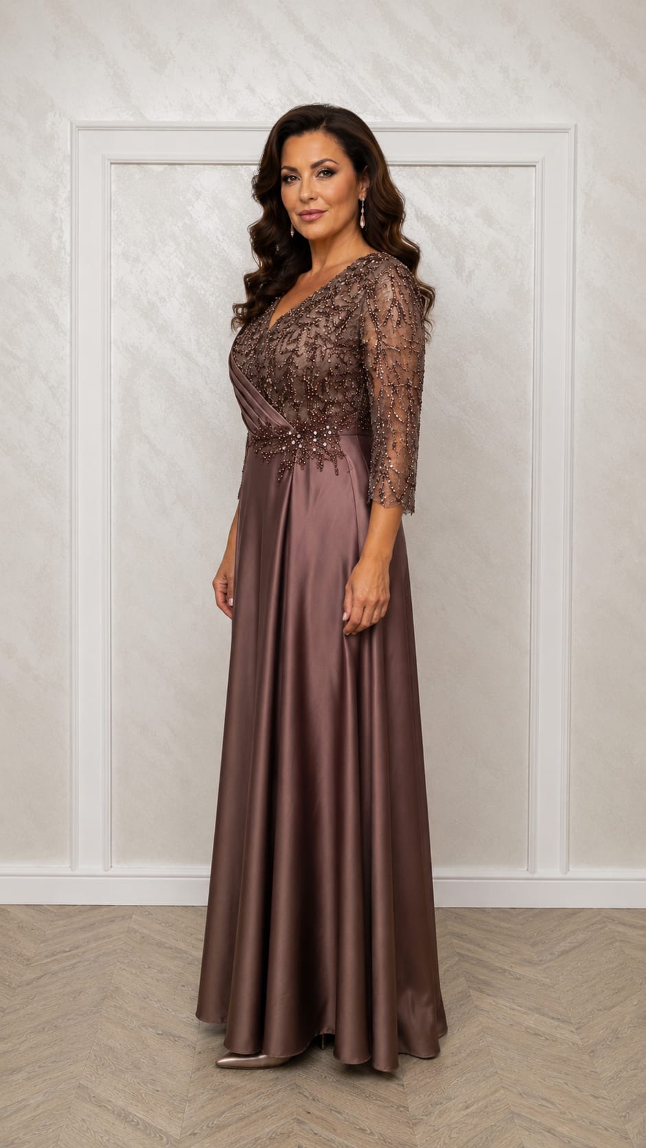 Rochia Lucia – Rochie lunga din satin cu dantela paietata si slit elegant pe picior