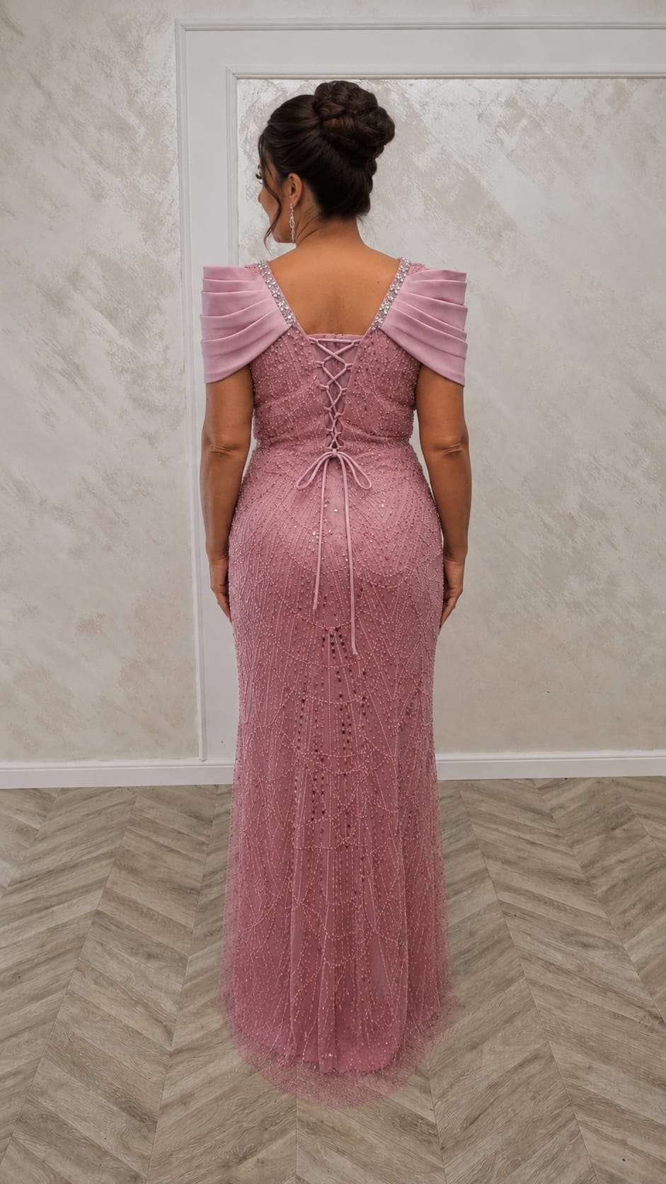 Rochia Aiana – rochie lunga eleganta cu corset reglabil si maneci off shoulder. Ideala pentru nunti , gale si evenimente premium.