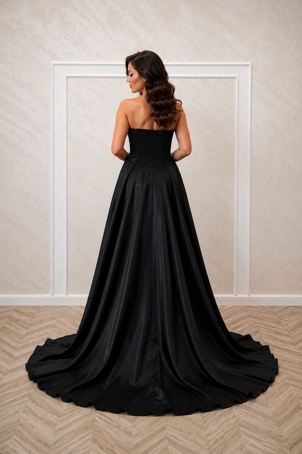 Rochia Kristal - Rochie neagra cu trena lunga din satin lichid si corset decoltat