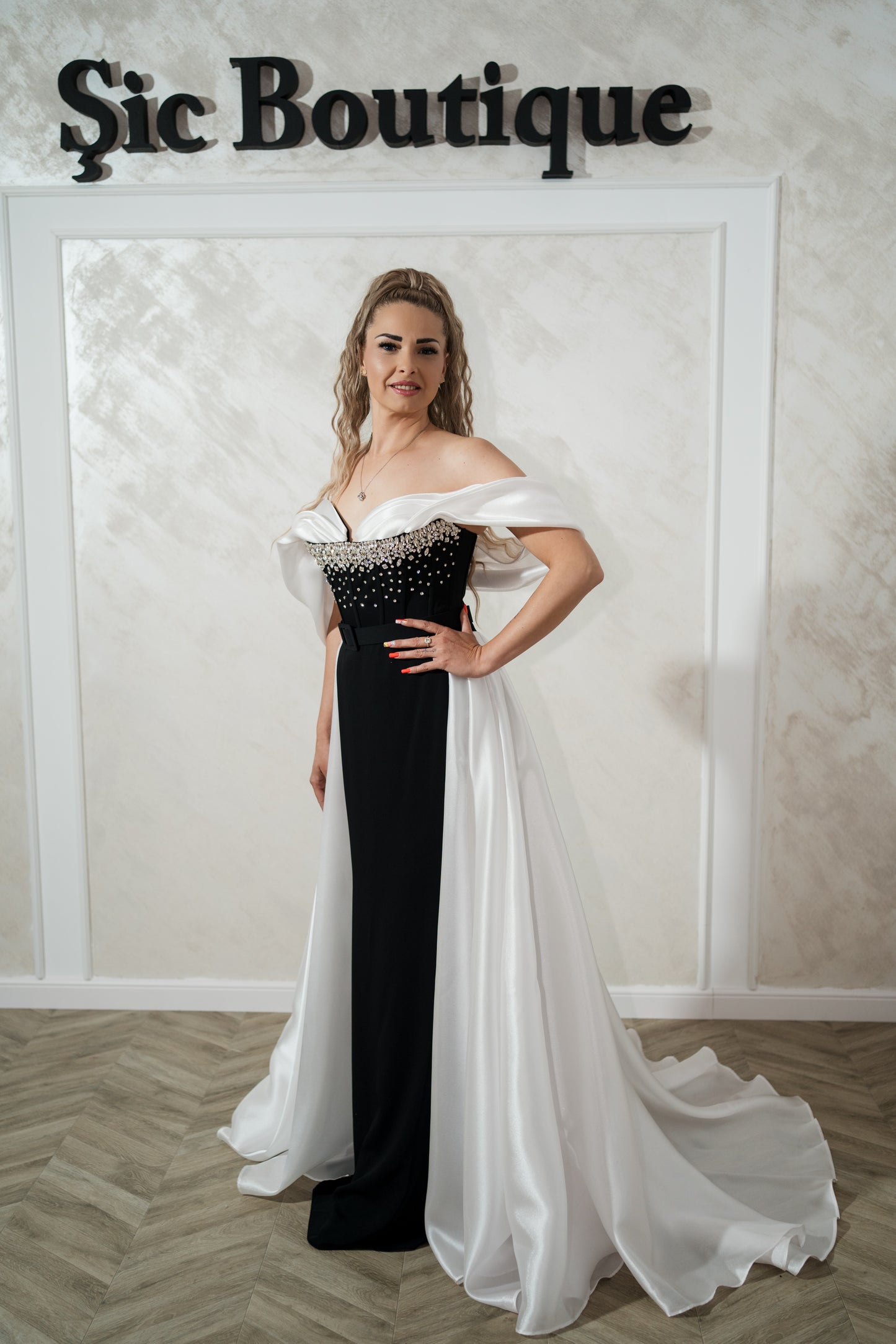Rochia Rebeca White