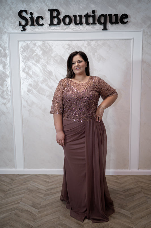 Rochia Amalia – Rochie eleganta plus size din tull italian și material paietat, care avantajeaza silueta