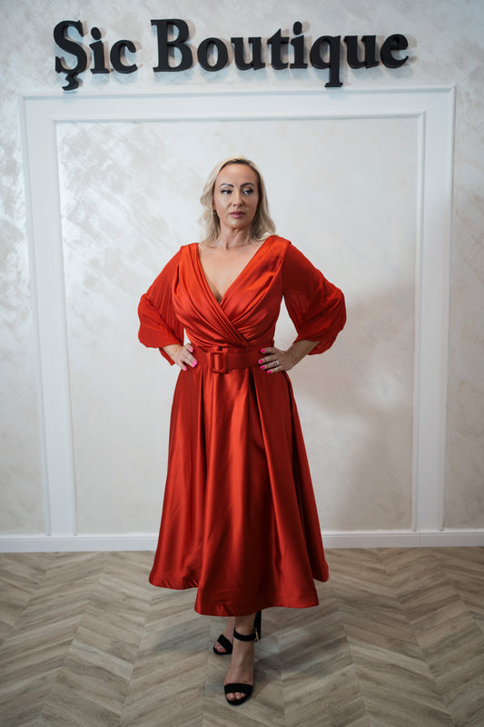 Rochia Bella- midi din satin cu mâneci din voal plisat – Disponibilă în mov și roșu