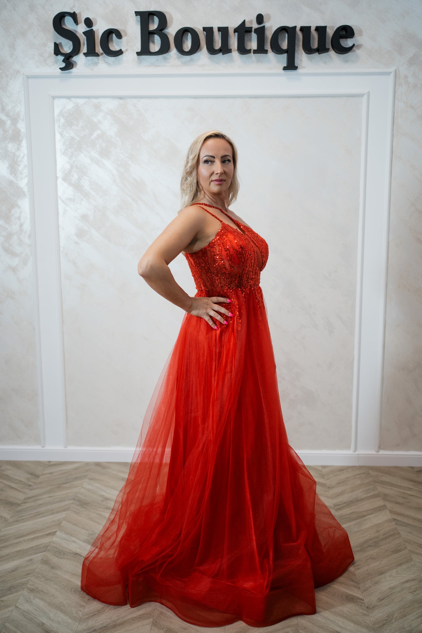 Rochia Jazz-Rochie roșie din tull cu paiete – eleganță îndrăzneață pentru evenimente de neuitat