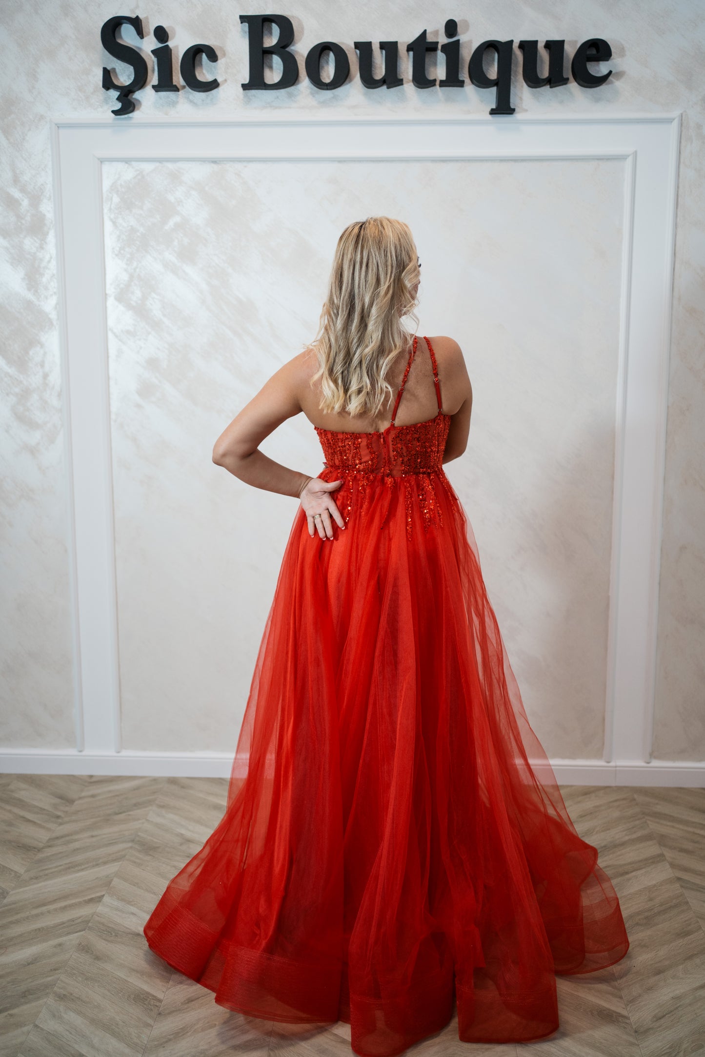 Rochia Jazz-Rochie roșie din tull cu paiete – eleganță îndrăzneață pentru evenimente de neuitat