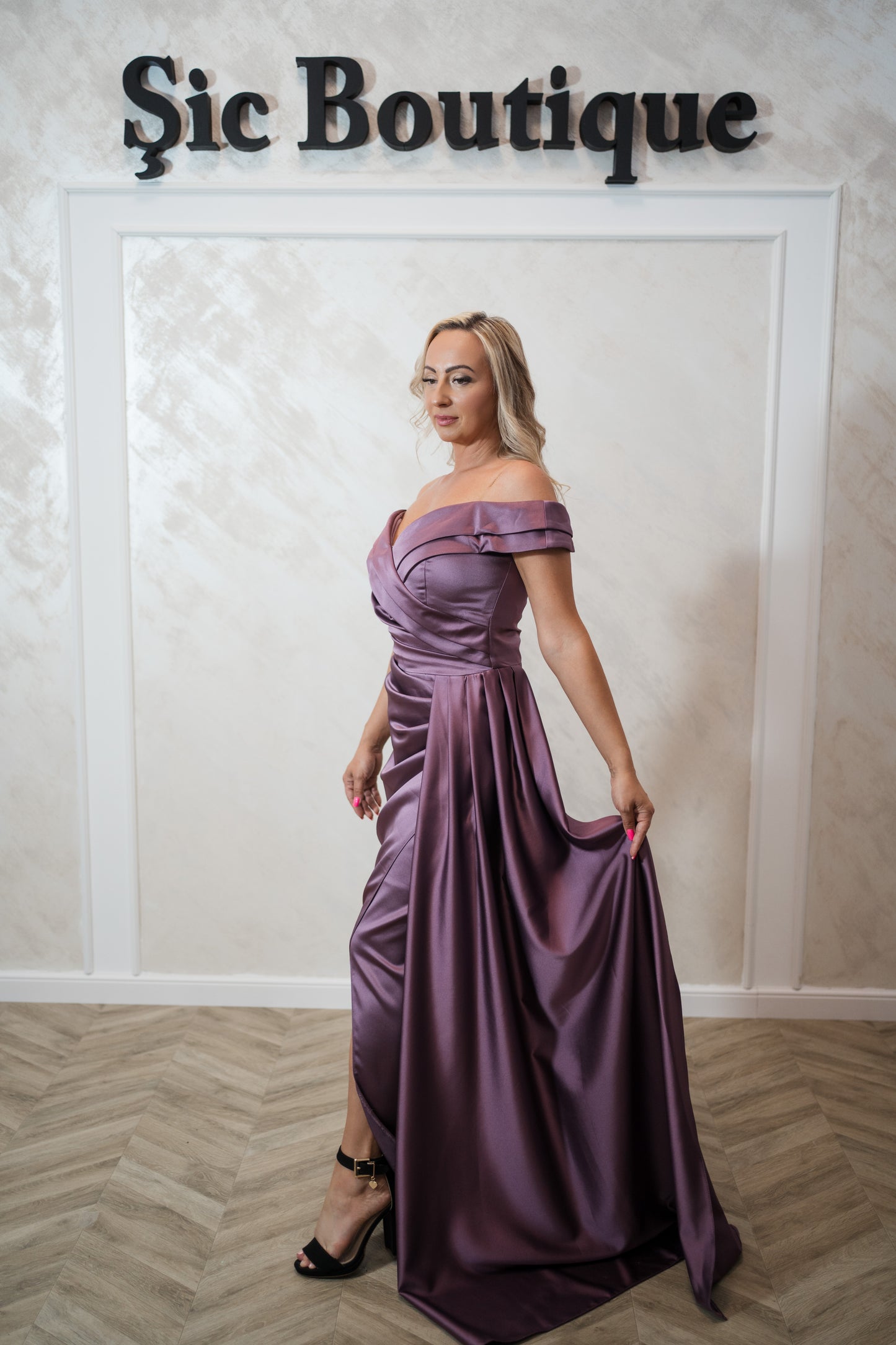 Rochia Seray-Rochie elegantă mov din crepsaten – rafinament și feminitate într-o piesă specială