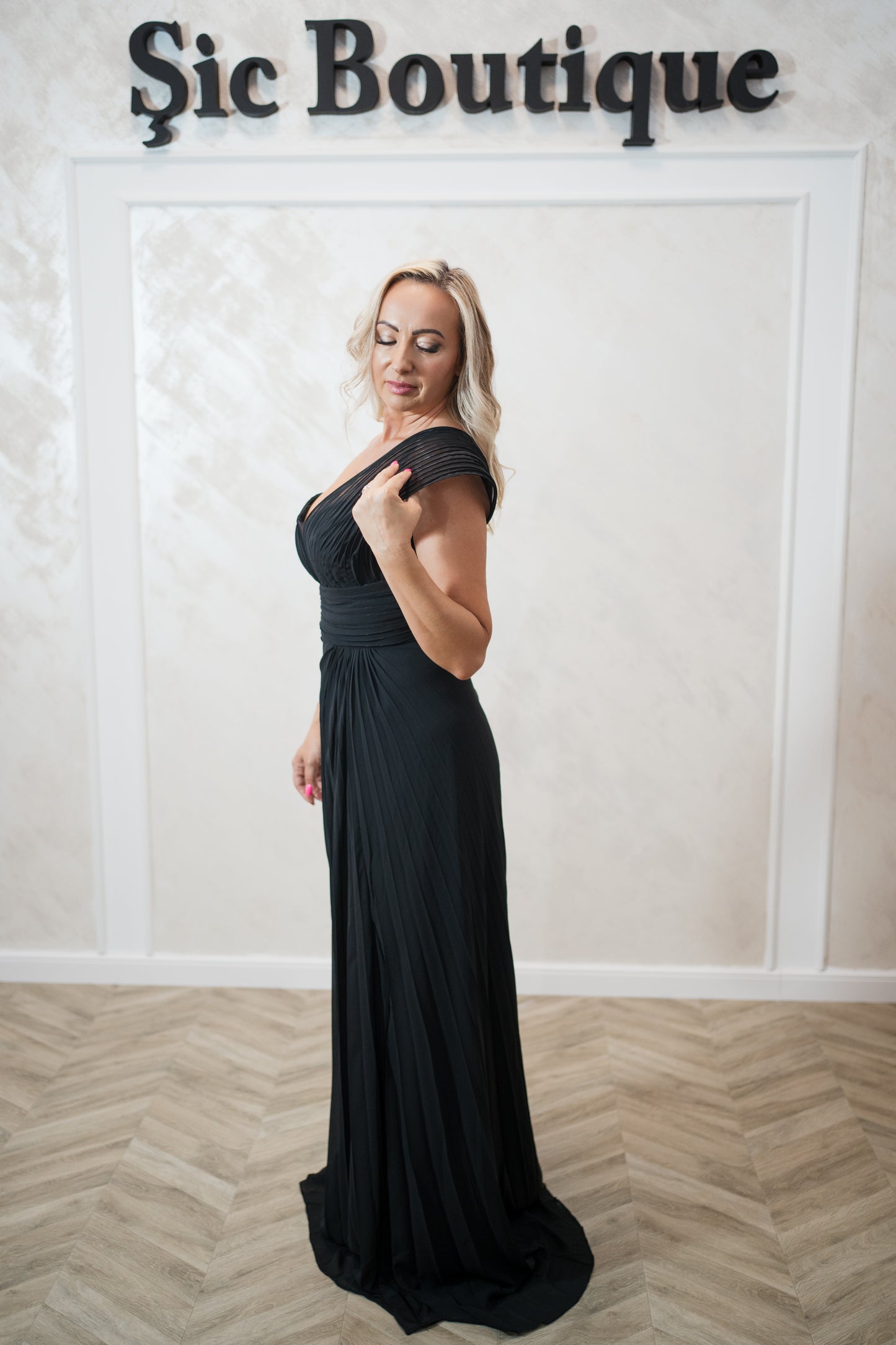 Rochia Karallia-Rochie de seară neagră creponată din voal – elegantă