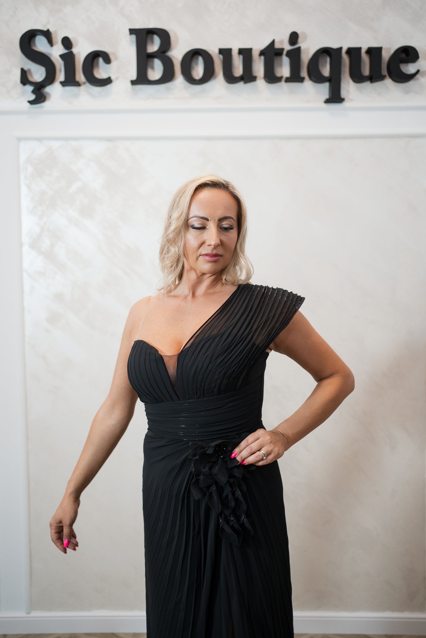 Rochia Karallia-Rochie de seară neagră creponată din voal – elegantă