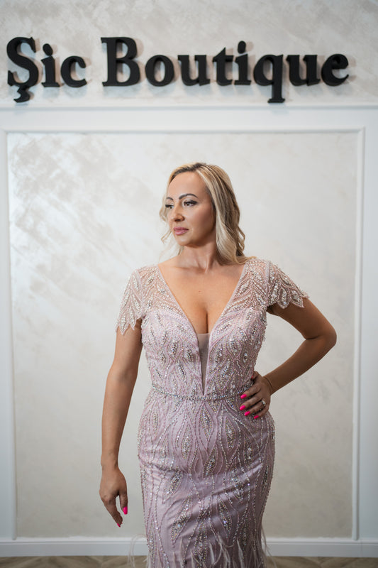 Rochie de seară ediție limitată – cu pene, cristale și fir de mătase