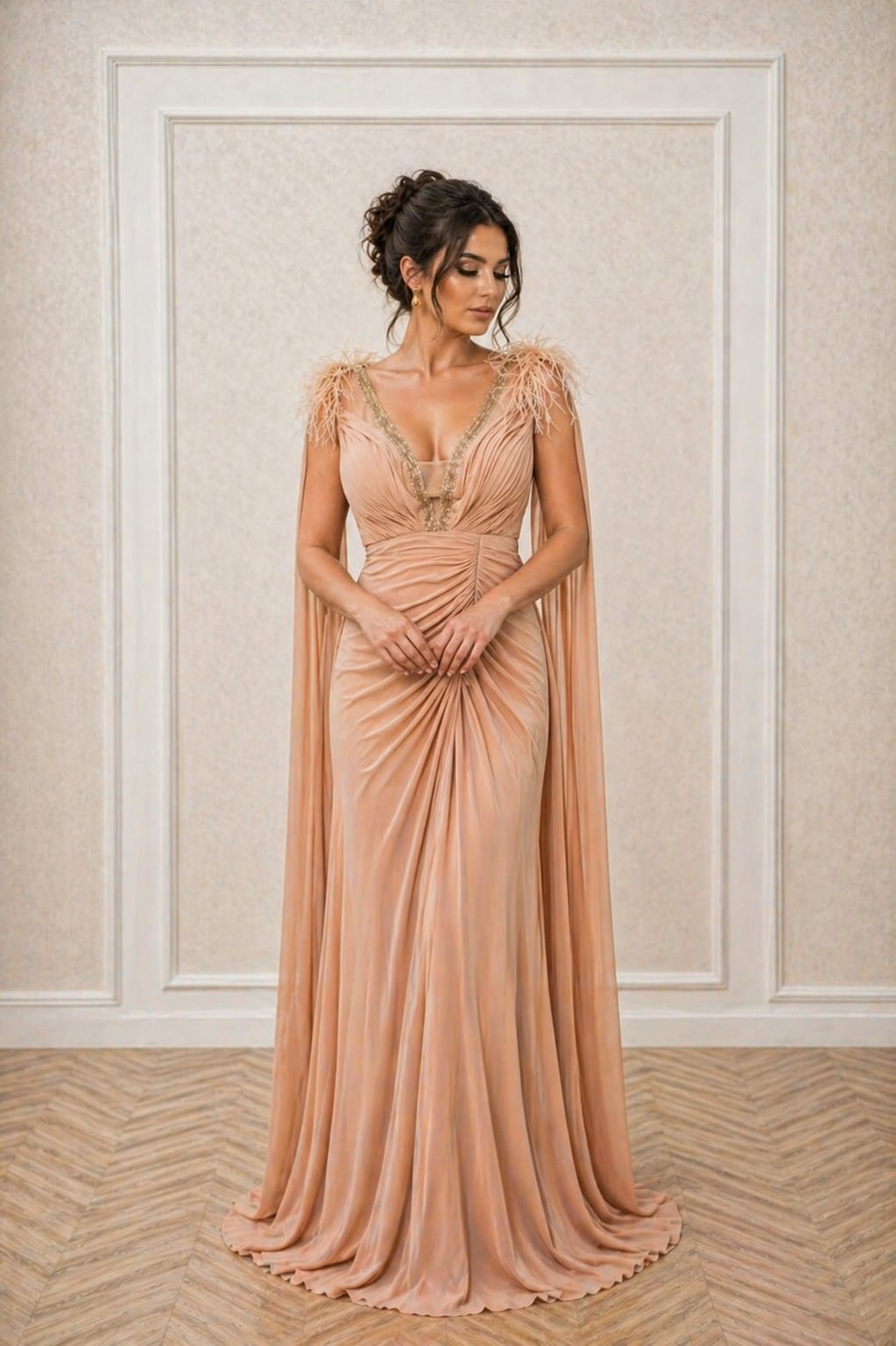Rochia Fedra Lux – Rochie deosebita culoare crem din voal cu pene si drapaj elegant