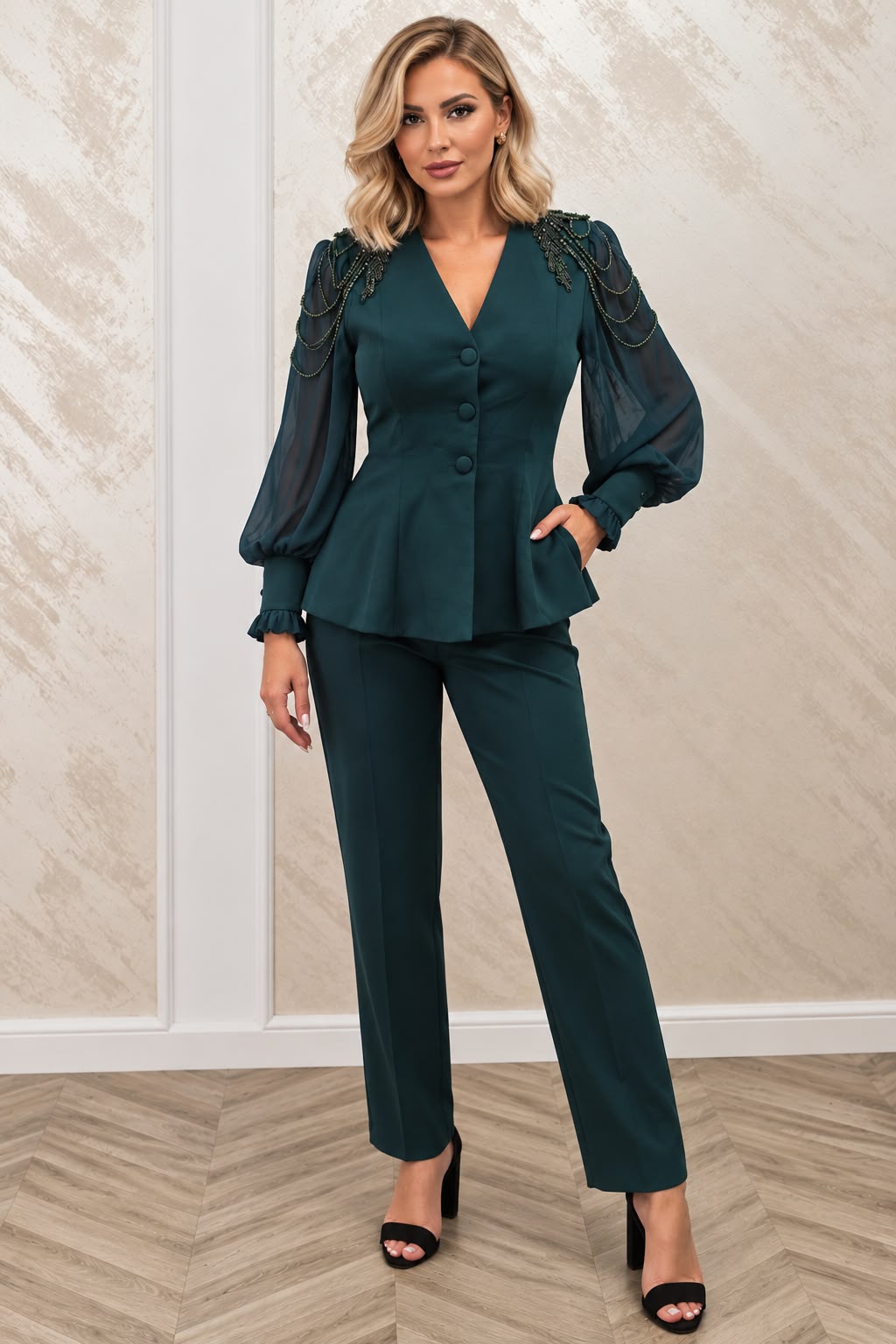 Costum Monica Elegant cu Pantaloni și Aplicatii din Margele