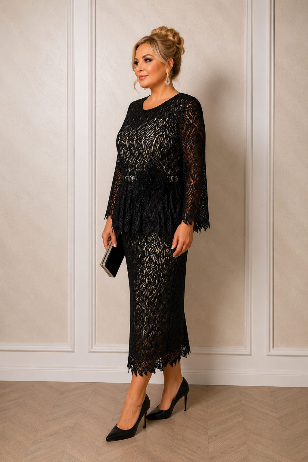 Rochia Dina – rochie midi eleganta din dantela neagra pe fundal nude-bej