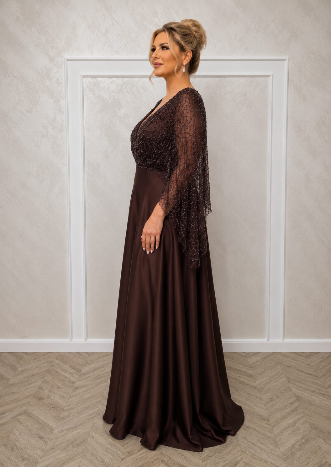 Rochia Luxo - Rochie lunga din satin si maneci fluide din dantela disponibile in mai multe nuante