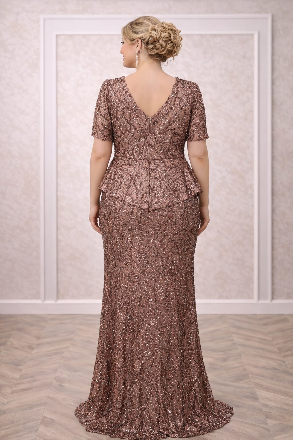 Rochia Goldi – Rochie eleganta aurie din paiete, croi sirena, pentru siluete voluptuoase