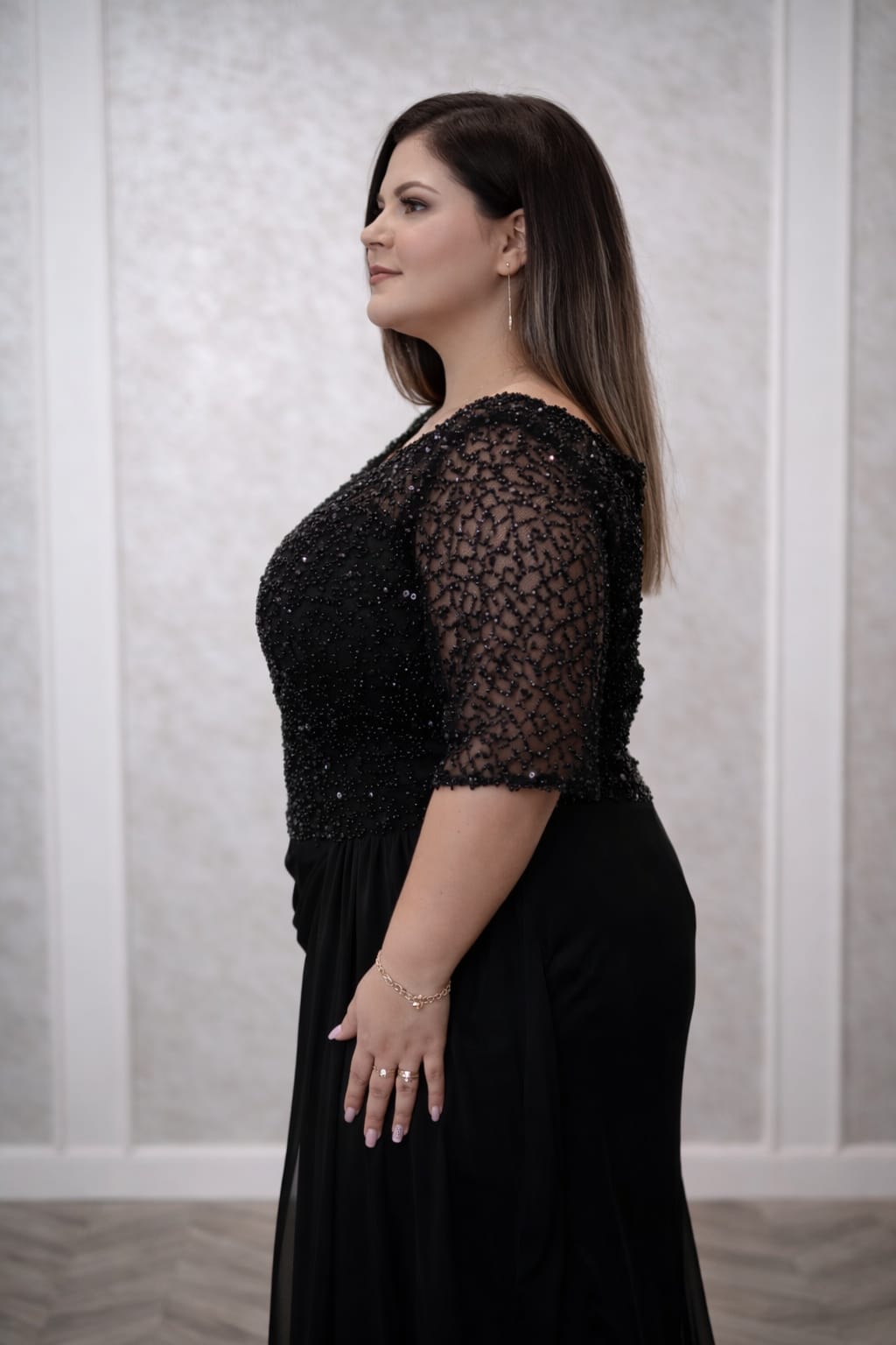 Rochia Amalia – Rochie eleganta plus size din tull italian și material paietat, care avantajeaza silueta