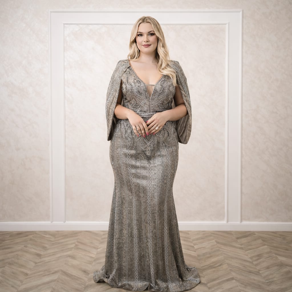 Rochia Anette Rochie lungă culoare argintiu cu decolteu adânc și aplicații strălucitoare