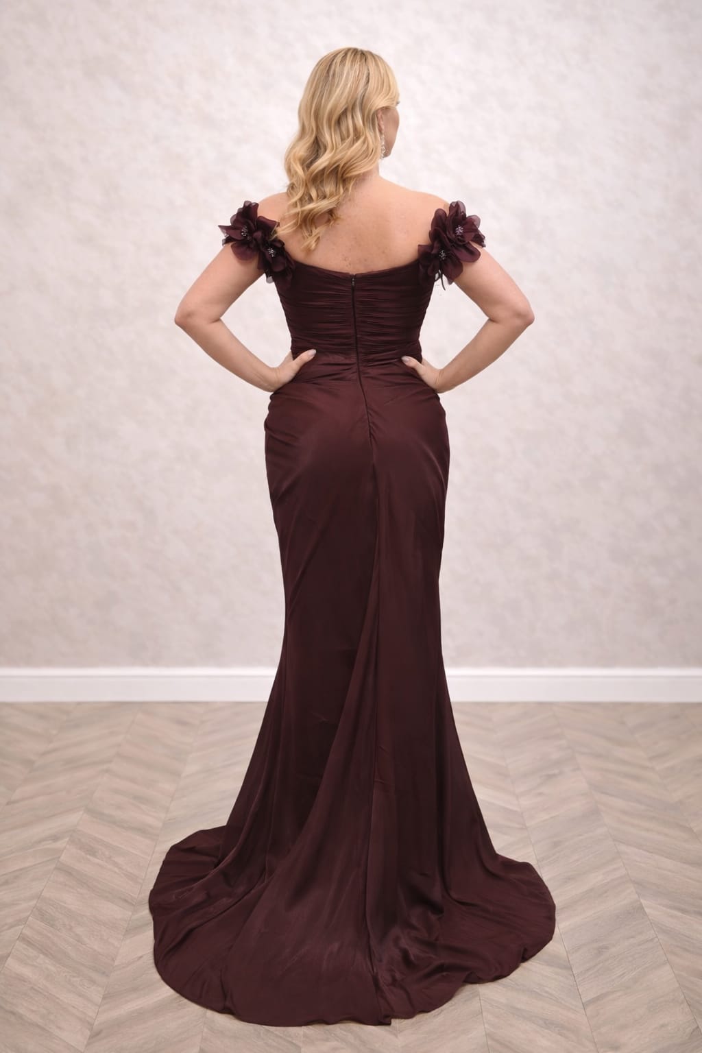 Rochia Nisa Lux – Rochie lunga neagra sau ciocolatie cu drapaje si decolteu spectaculos