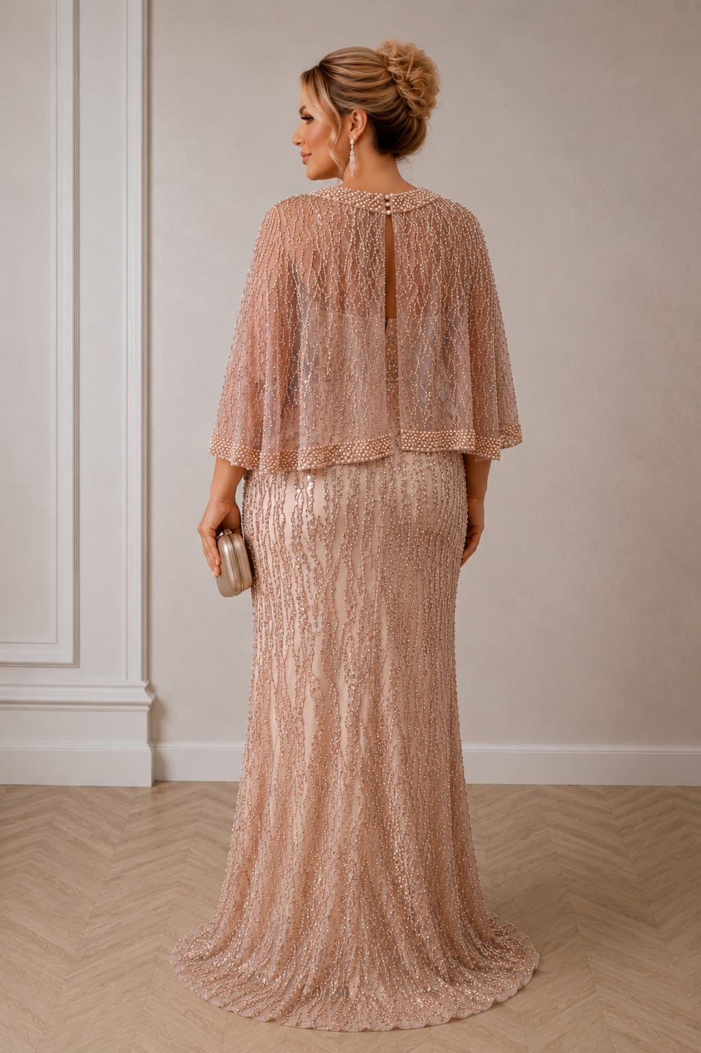Rochia Royale – Rochie lunga cu capa detasabila in nuanta bej/auriu si negru