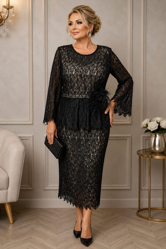 Rochia Dina – rochie midi eleganta din dantela neagra pe fundal nude-bej