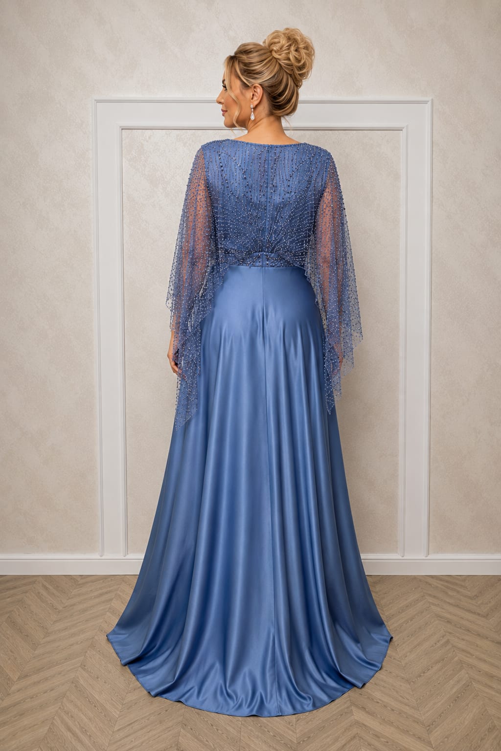 Rochia Luxo - Rochie lunga din satin si maneci fluide din dantela disponibile in mai multe nuante