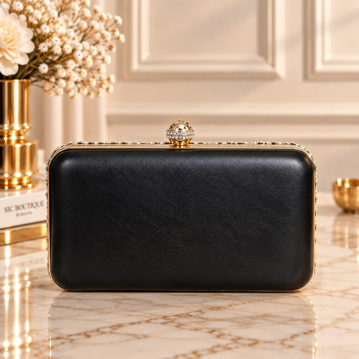 Geanta Clutch Neagra cu Broderie Aurie si Cristale