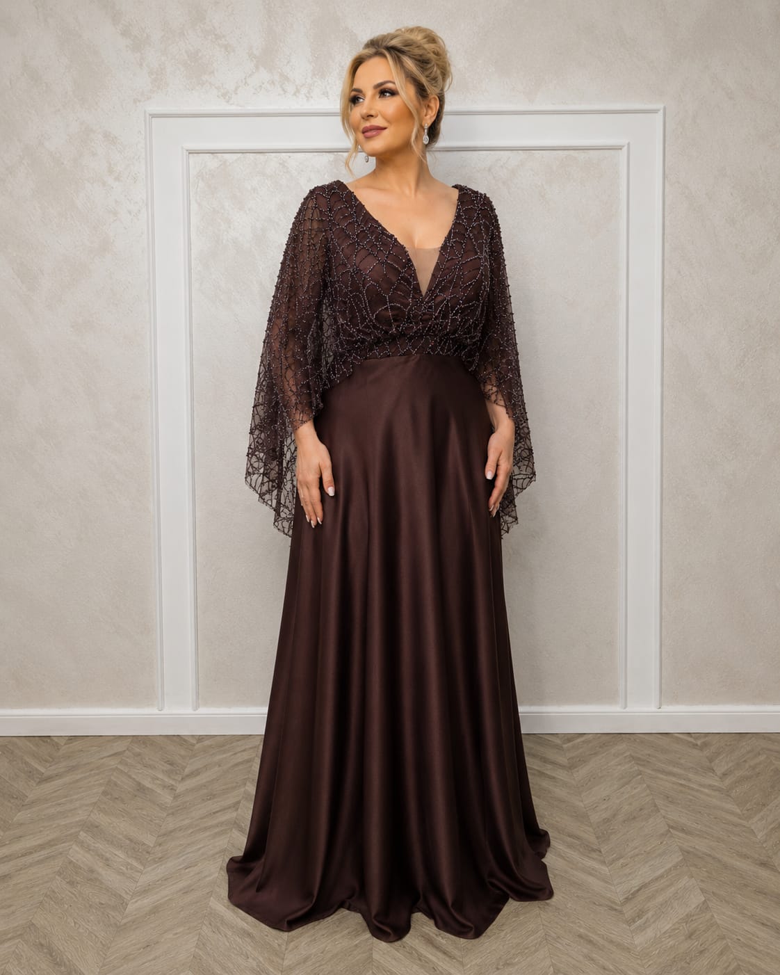 Rochia Luxo - Rochie lunga din satin si maneci fluide din dantela disponibile in mai multe nuante